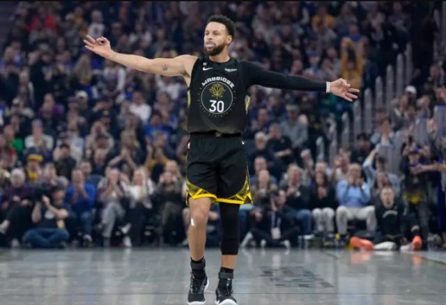 开云官网-末节16分爆发为时已晚 库里复出之战有些慢热